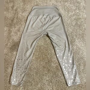 Alo Yoga “snow” print cropped leggings